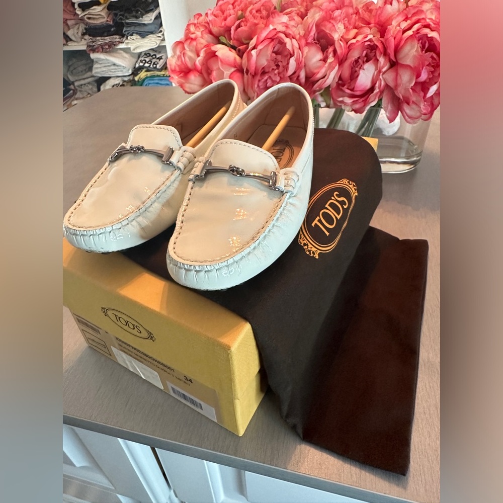 Tod’s women’s loafers in white